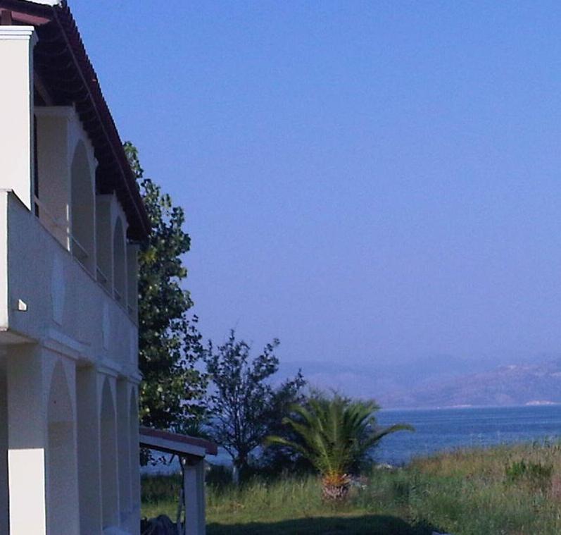 Virginia'S Beachfront Apartments Кавос Екстер'єр фото